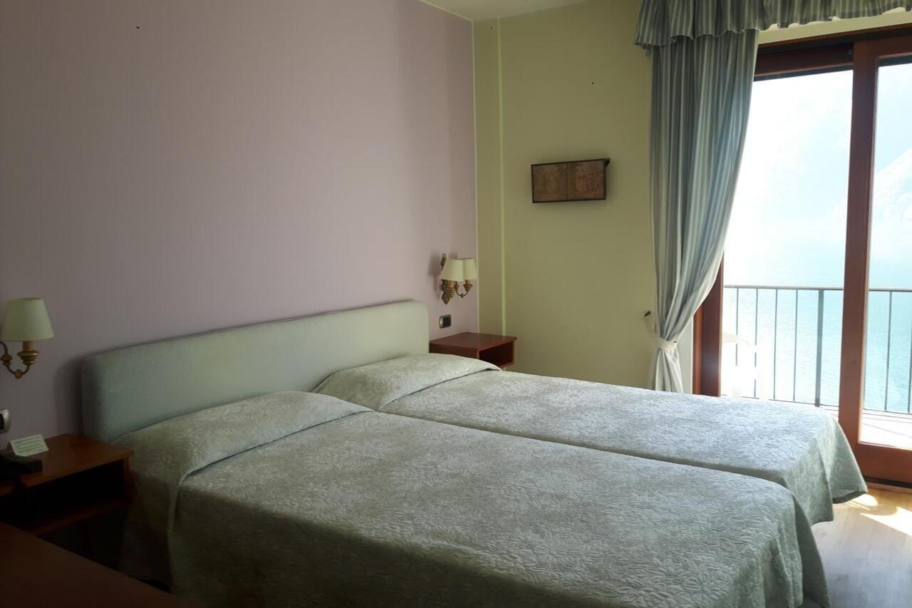 Hotel Stella D'Italia - Nuova Gestione Римини Екстериор снимка