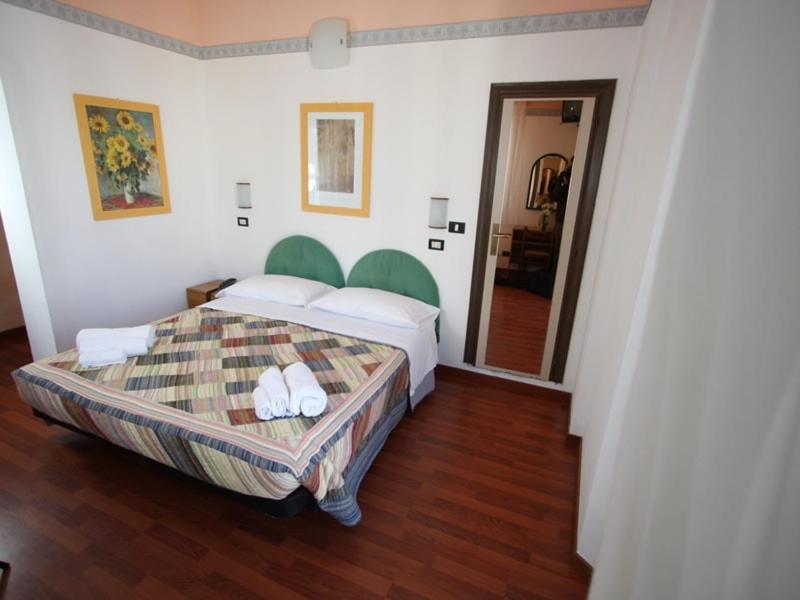 Hotel Stella D'Italia - Nuova Gestione Римини Екстериор снимка