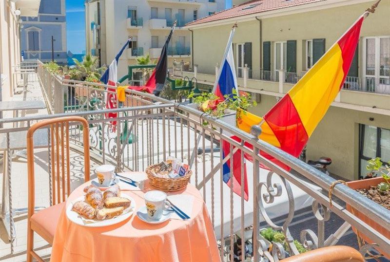 Hotel Stella D'Italia - Nuova Gestione Римини Екстериор снимка