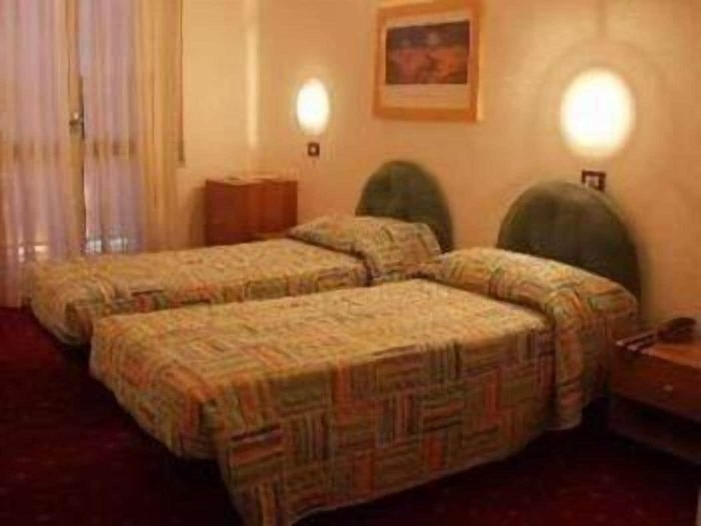 Hotel Stella D'Italia - Nuova Gestione Римини Екстериор снимка