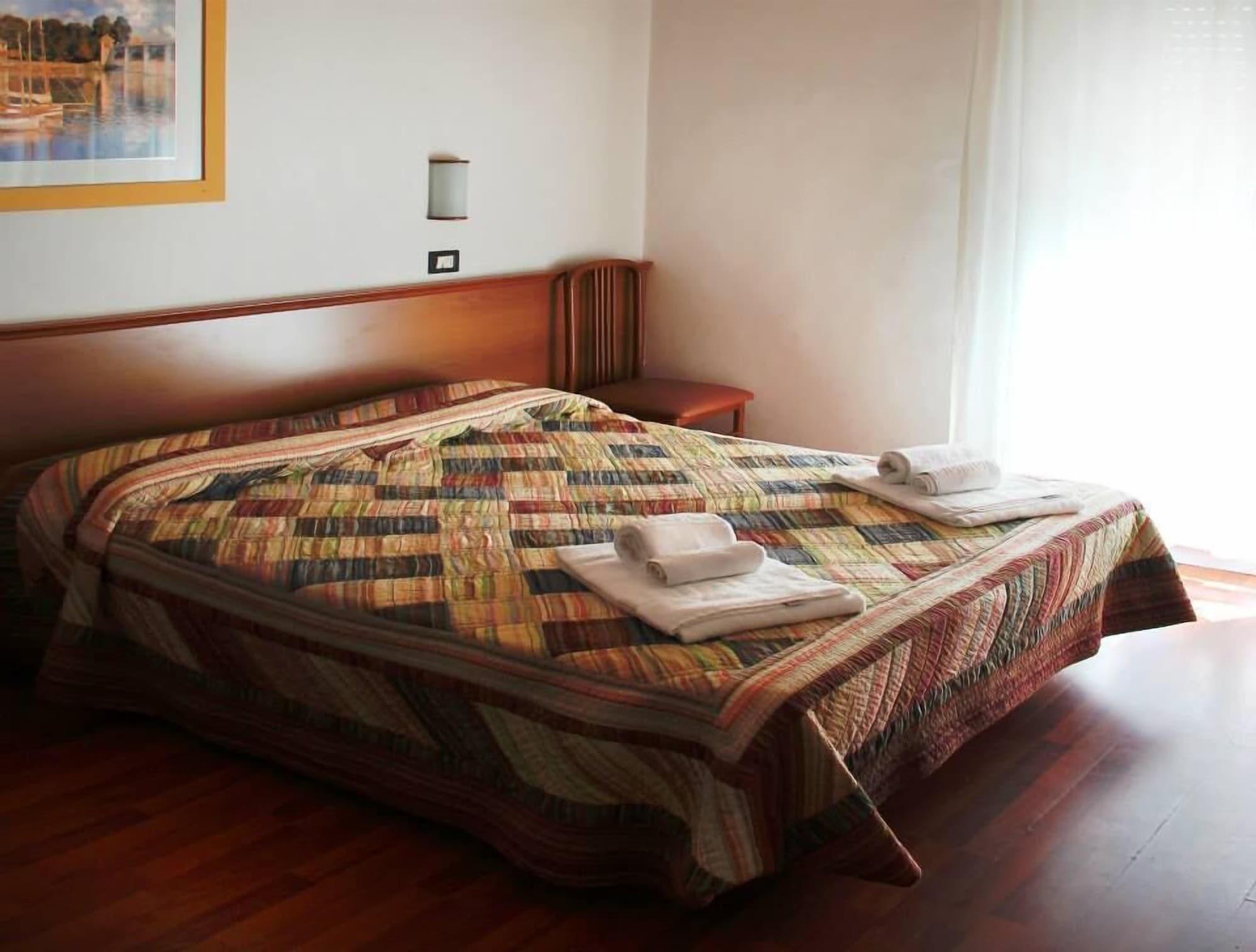 Hotel Stella D'Italia - Nuova Gestione Римини Екстериор снимка