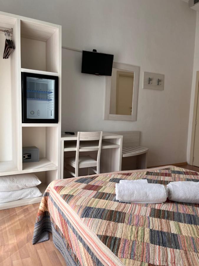 Hotel Stella D'Italia - Nuova Gestione Римини Екстериор снимка