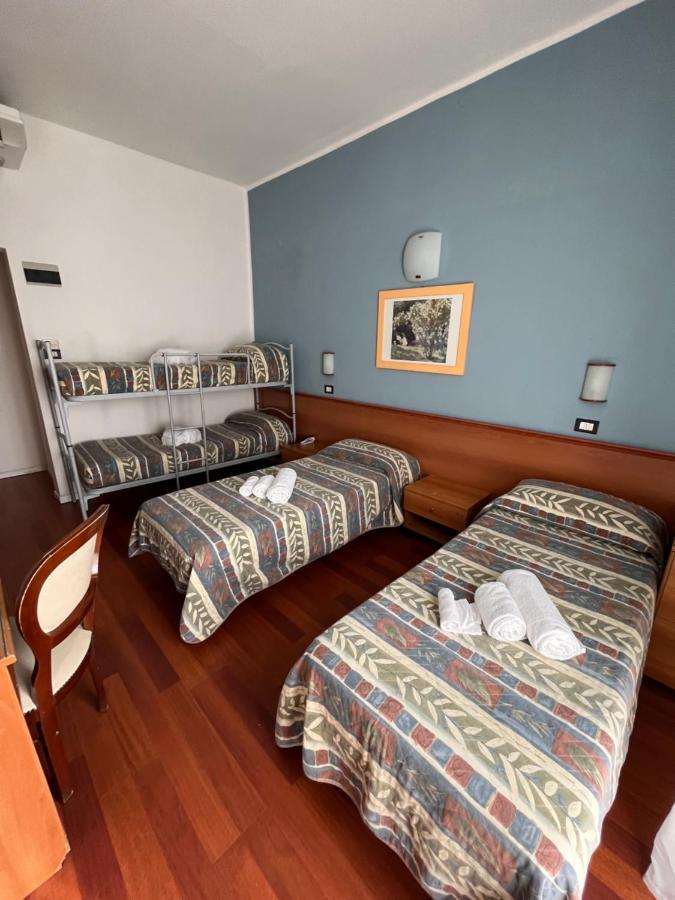 Hotel Stella D'Italia - Nuova Gestione Римини Екстериор снимка