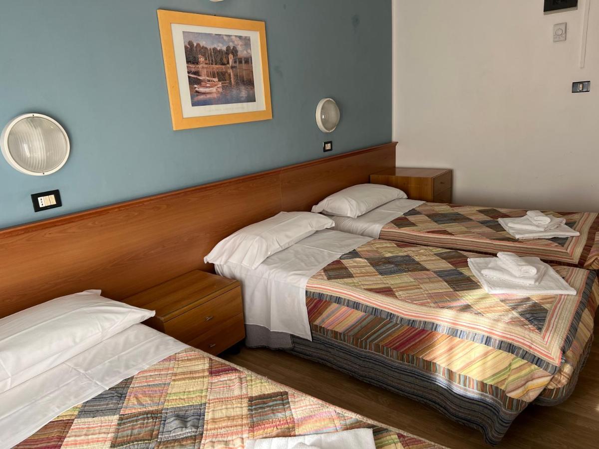Hotel Stella D'Italia - Nuova Gestione Римини Екстериор снимка
