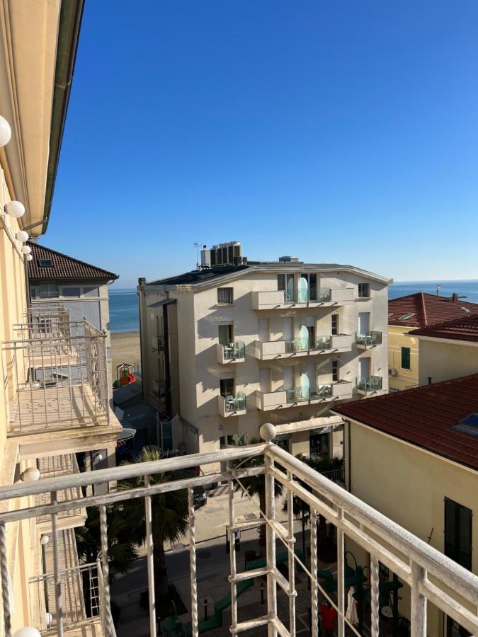 Hotel Stella D'Italia - Nuova Gestione Римини Екстериор снимка
