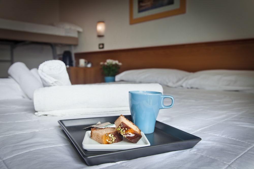 Hotel Stella D'Italia - Nuova Gestione Римини Екстериор снимка