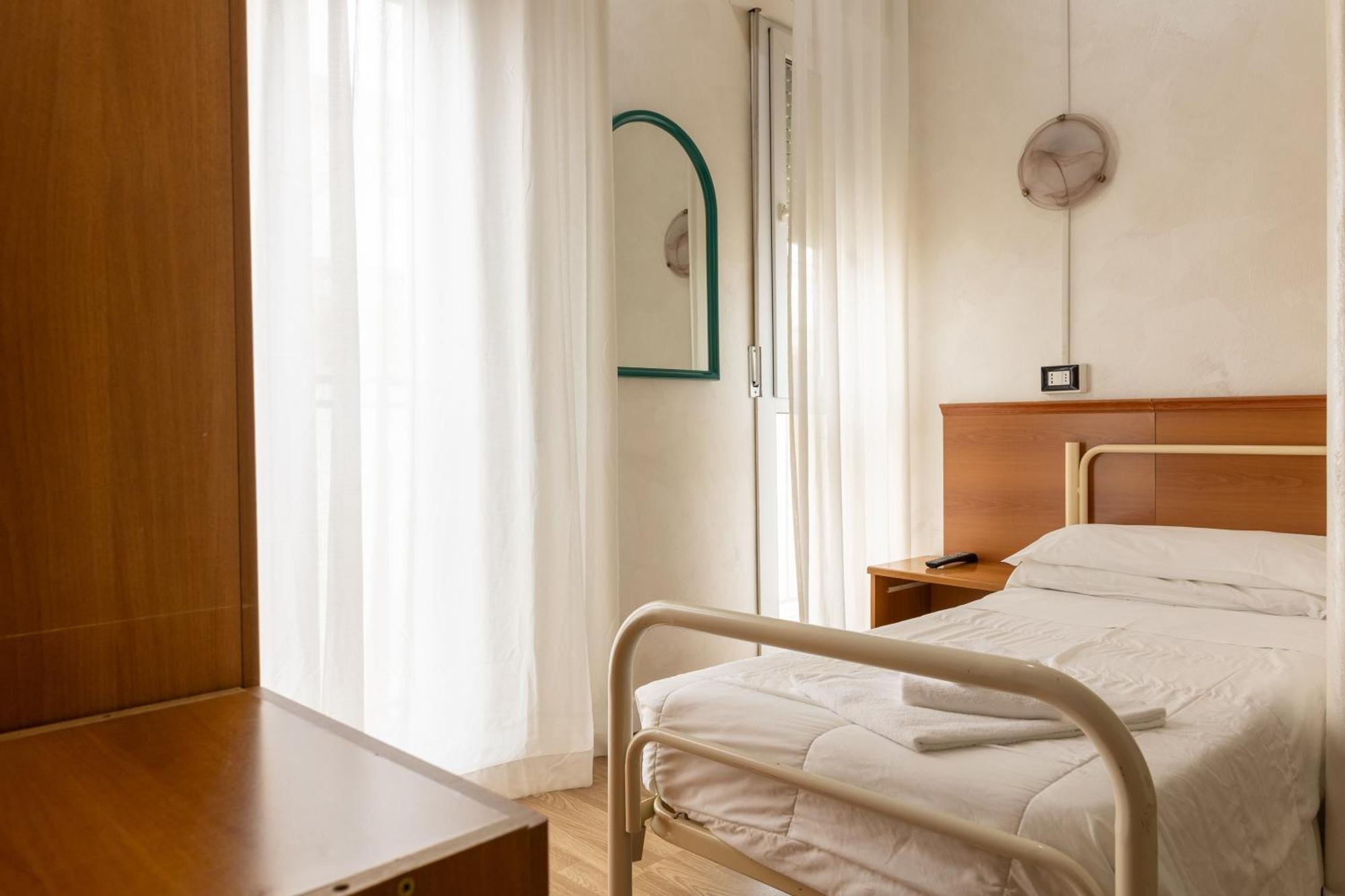 Hotel Stella D'Italia - Nuova Gestione Римини Екстериор снимка