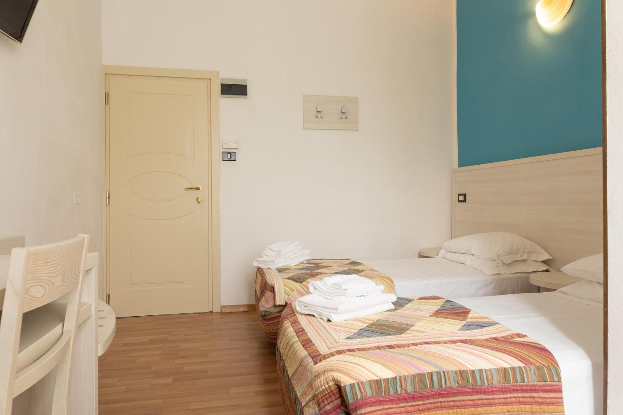 Hotel Stella D'Italia - Nuova Gestione Римини Екстериор снимка